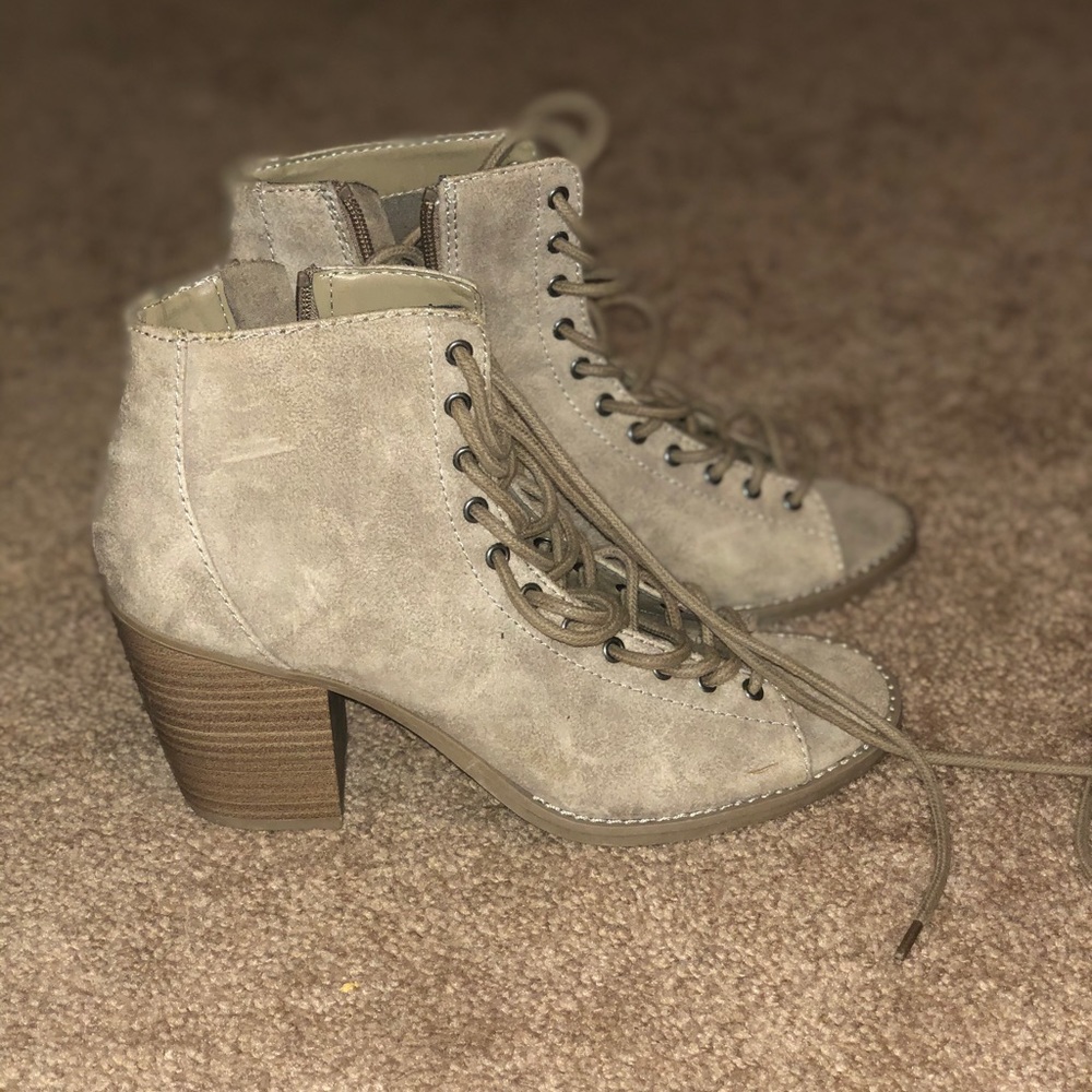 BRAND NEW Tan, Lace-Up Block Heels